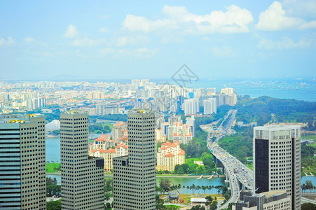 现代亚洲城市的空中视图图片