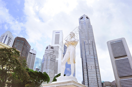 托马斯斯坦福德莱佛士爵士的雕像以他创建新加坡城而闻名他常被称为新加坡之父图片