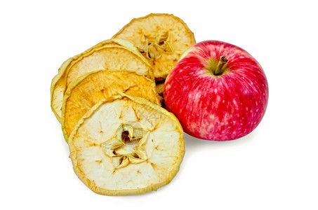 白色背景上分离的新鲜红苹果和干切片图片