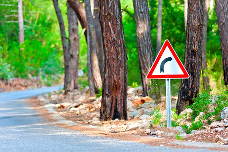 高速公路的路标图片