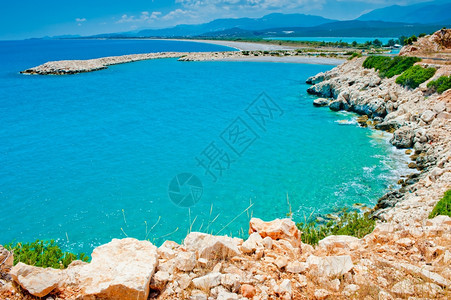 美丽的岩石湾风景与黄冰海图片