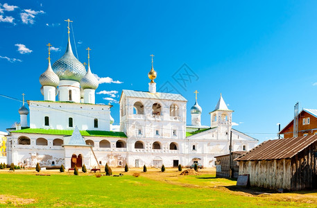 俄罗斯教堂有银穹顶后院图片