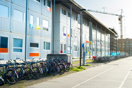 货物集装箱用于在阿姆斯特丹Amsterda和内河地带的预算住房图片