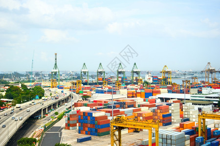 察那波尔工业港口的全景图片