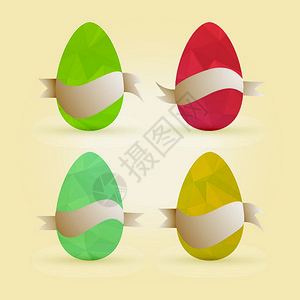 颜色三角形上四张3D蛋的简单矢量快乐东方卡丝带标签图片