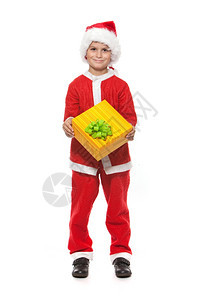 带着圣诞礼物的男孩孤立在白色背景上图片