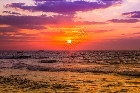 沙滩上的日落图片
