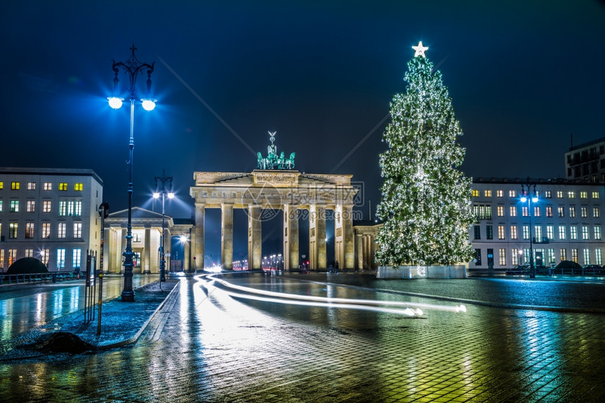 德国柏林勃兰登堡门夜景图片