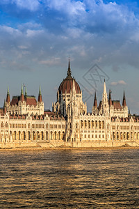 饥饿的议会大楼是全国宿宅议会的所在地是欧洲和俄罗斯的一座最古老立法大楼图片
