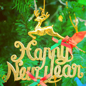 圣诞树有快乐的新年装饰品后退过滤效果图片