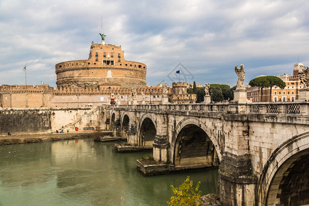 罗马河边城堡图片