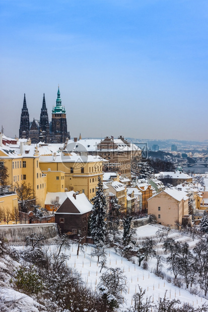 冬天的狂欢是欧洲最美丽的城市之一图片