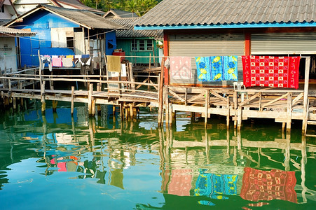 香港岛传统海陆漂浮村图片