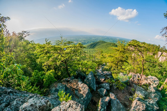 北卡罗莱纳加斯特诺附近拥挤山的美丽空中风景图片