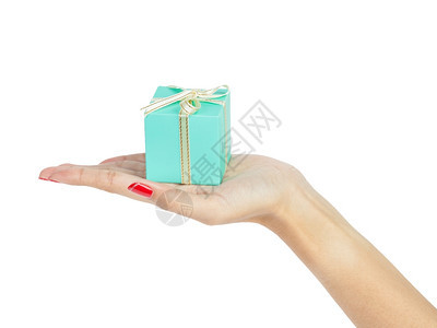 女手握礼物盒图片