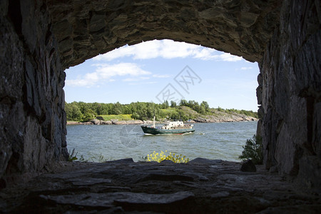 船在海面上从浮门林纳的堡垒上看到图片