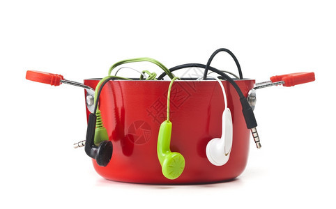 白色背景的红锅音乐耳机图片