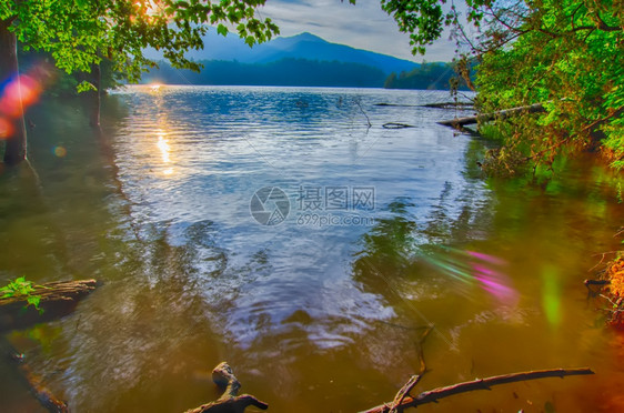 Santelh湖的风景图片