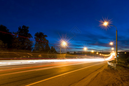 夜晚的公路图片