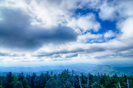 位于坦尼斯岛gatlinburg附近的大片有烟山公园图片