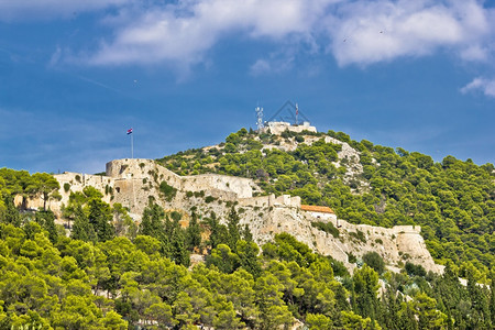 在赫瓦尔达马提亚croati镇的堡垒风景图片