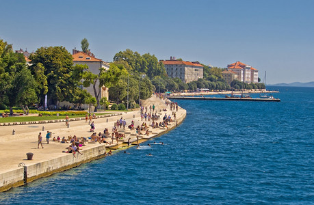 达马提亚croati的河边风景图片