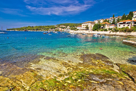 Hvar岛dlmti岛croti岛的绿石滩图片