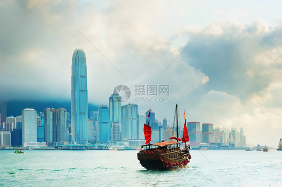 在香港航行的帆船图片