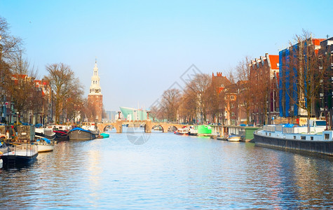在日落时看到阿姆斯特丹运河图片