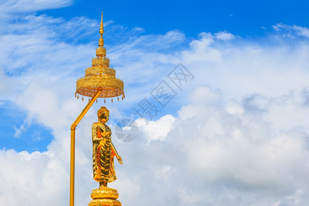 和蓝色的天空法索伦卡乌寺庙冥想的地方图片