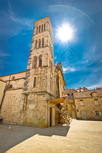 Hvar教堂塔的风景地盘croati图片