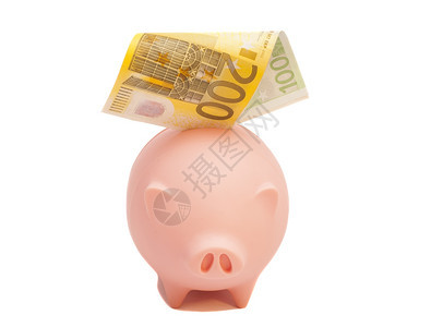 有欧元钞票的猪银行图片