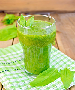 玻璃绿色蔬菜汁背景