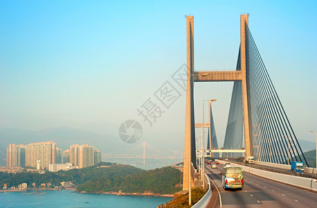 日落时桥交通流量香港图片