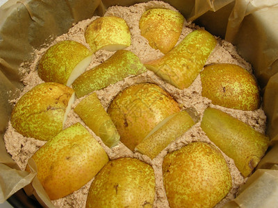 面包锅里有梨子的全美蛋糕图片