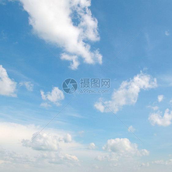 蓝色天空背景的白云图片