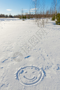 冬天风景和雪中笑脸图片