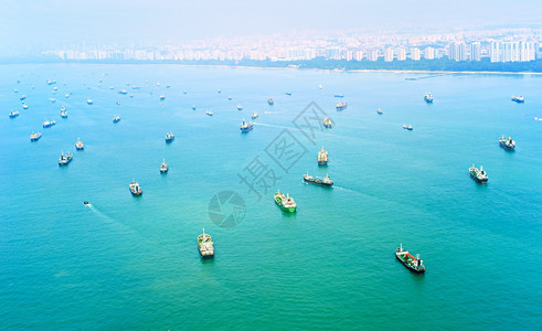 新加坡港有很多货船顶级风景图片