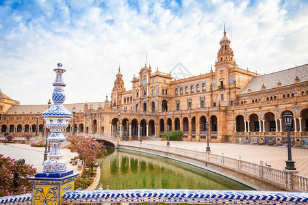 西班牙建筑中复兴风格的一个里程碑式范例图片