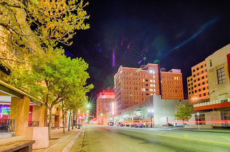 April2015AmariloTexas市天际街道夜间图片