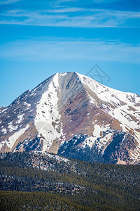 君王路口附近的彩色山峰图片