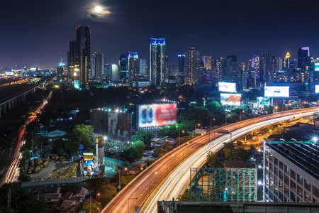 夜间与运输方式和月后勤概念高角度鸟眼观图片