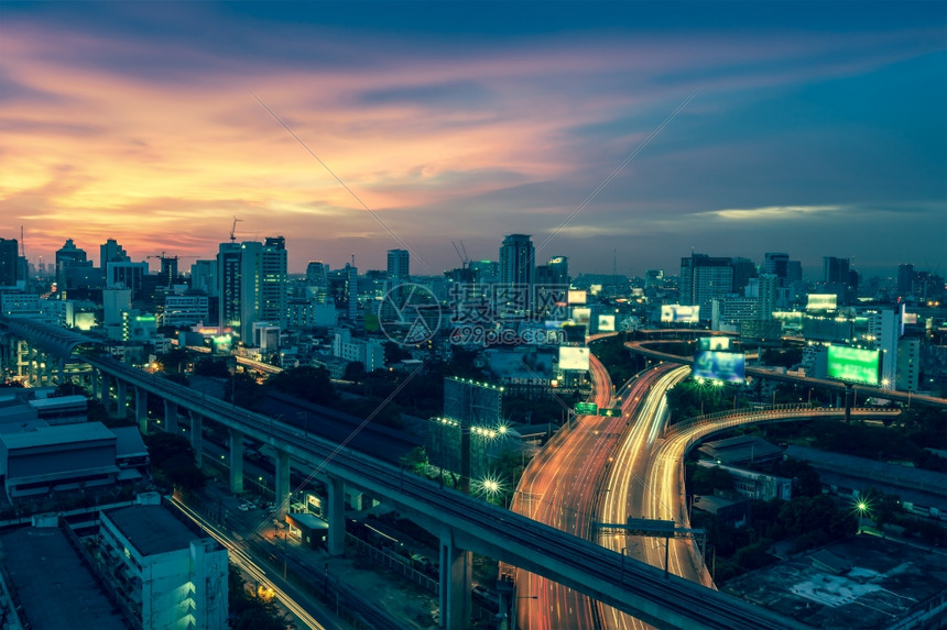 Bangko市夜间鸟瞰图图片