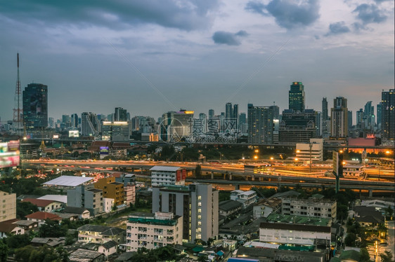 Bangko市夜间鸟瞰图图片