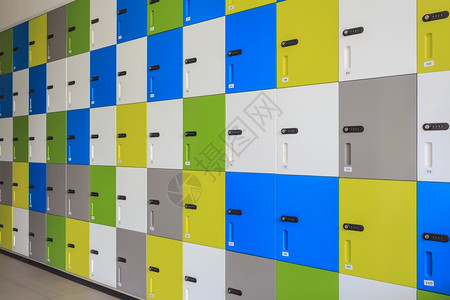 彩色储物柜的行列和安全门密码高清图片