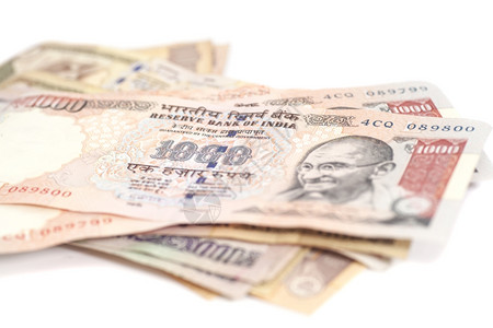 白色背景的印度货币卢比钞票图片