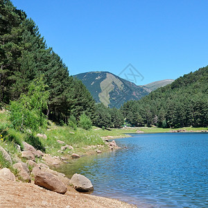 比利牛斯山湖andor图片