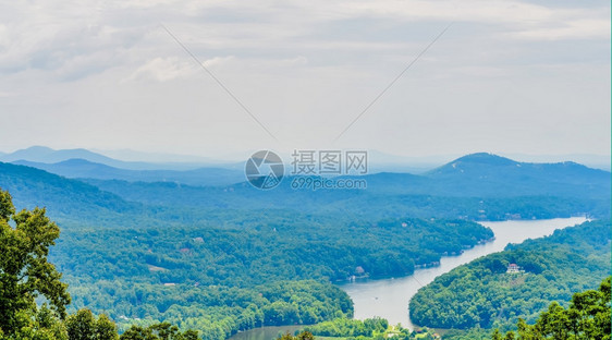 烟囱岩公园和湖泊引诱风景图片