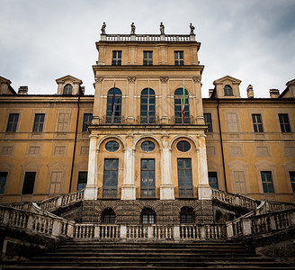 位于意大利北部托里诺的意大利古老宫殿入口图片