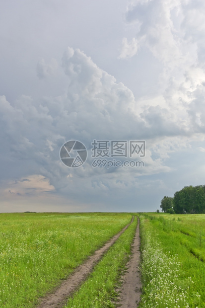 乡村道路和风雨图片